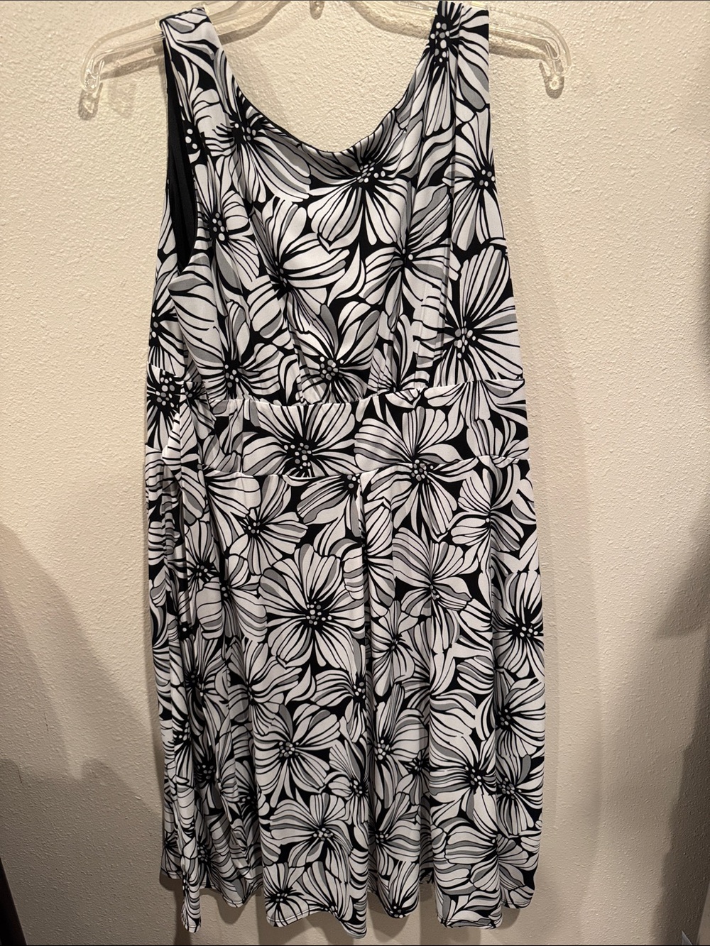 Black & White Floral Sleeveless Dress - Picture 5 of 5